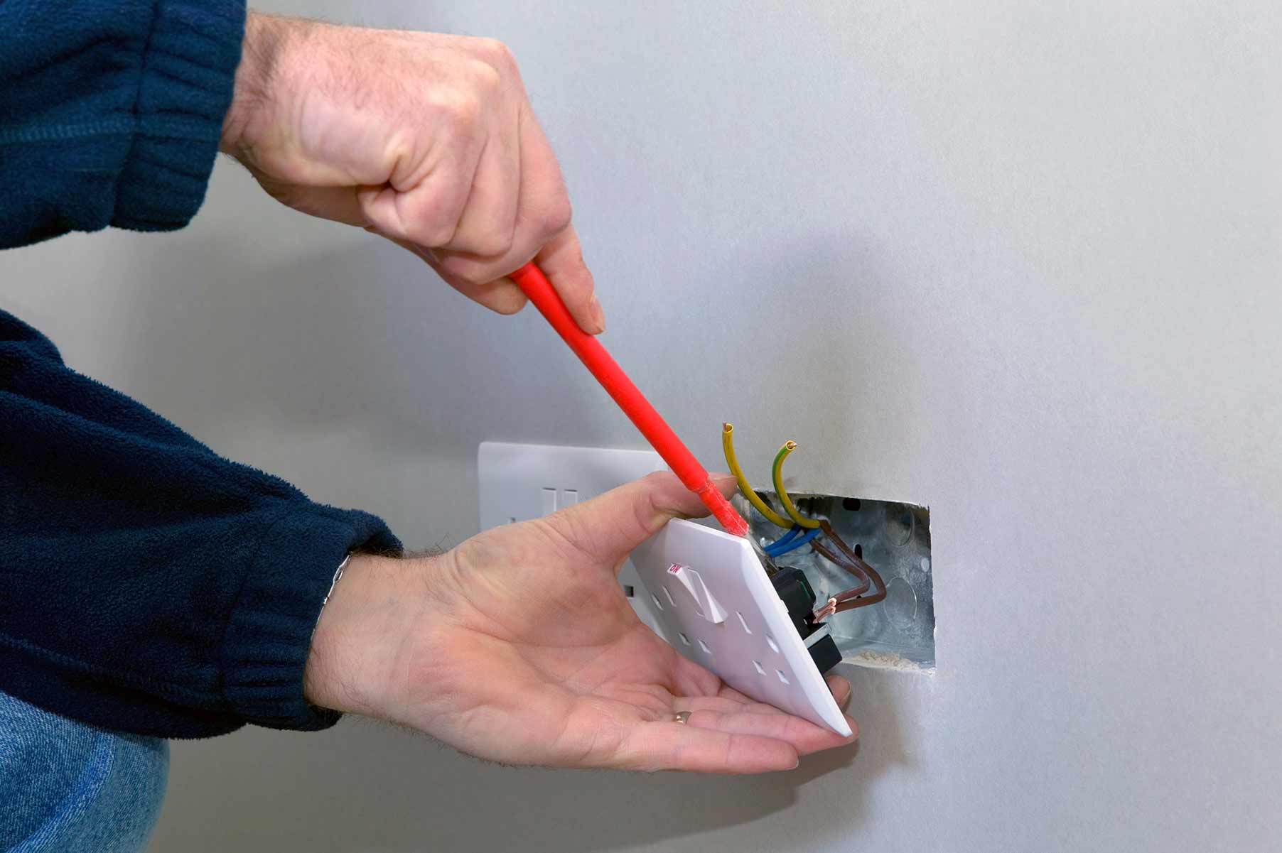 Our electricians can install plug sockets for domestic and commercial proeprties in Purley and the local area. 